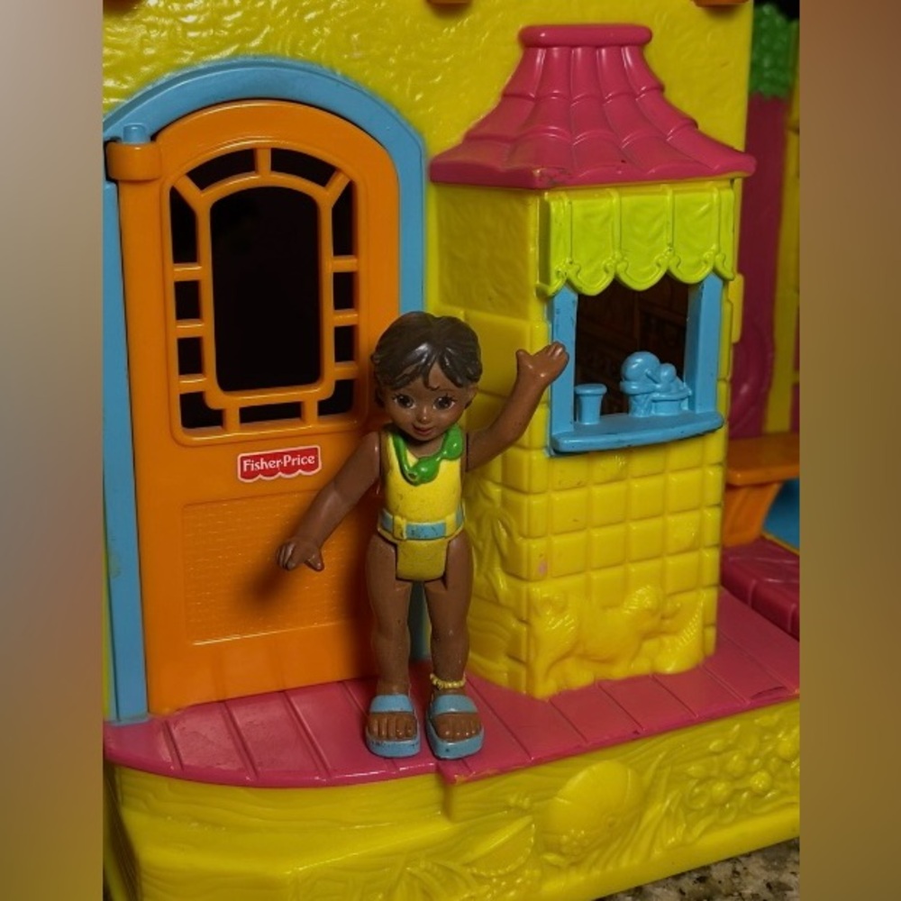 Fisher Price Sweet Streets Pool Clubhouse & Ice Cream Shop w/ Accessories